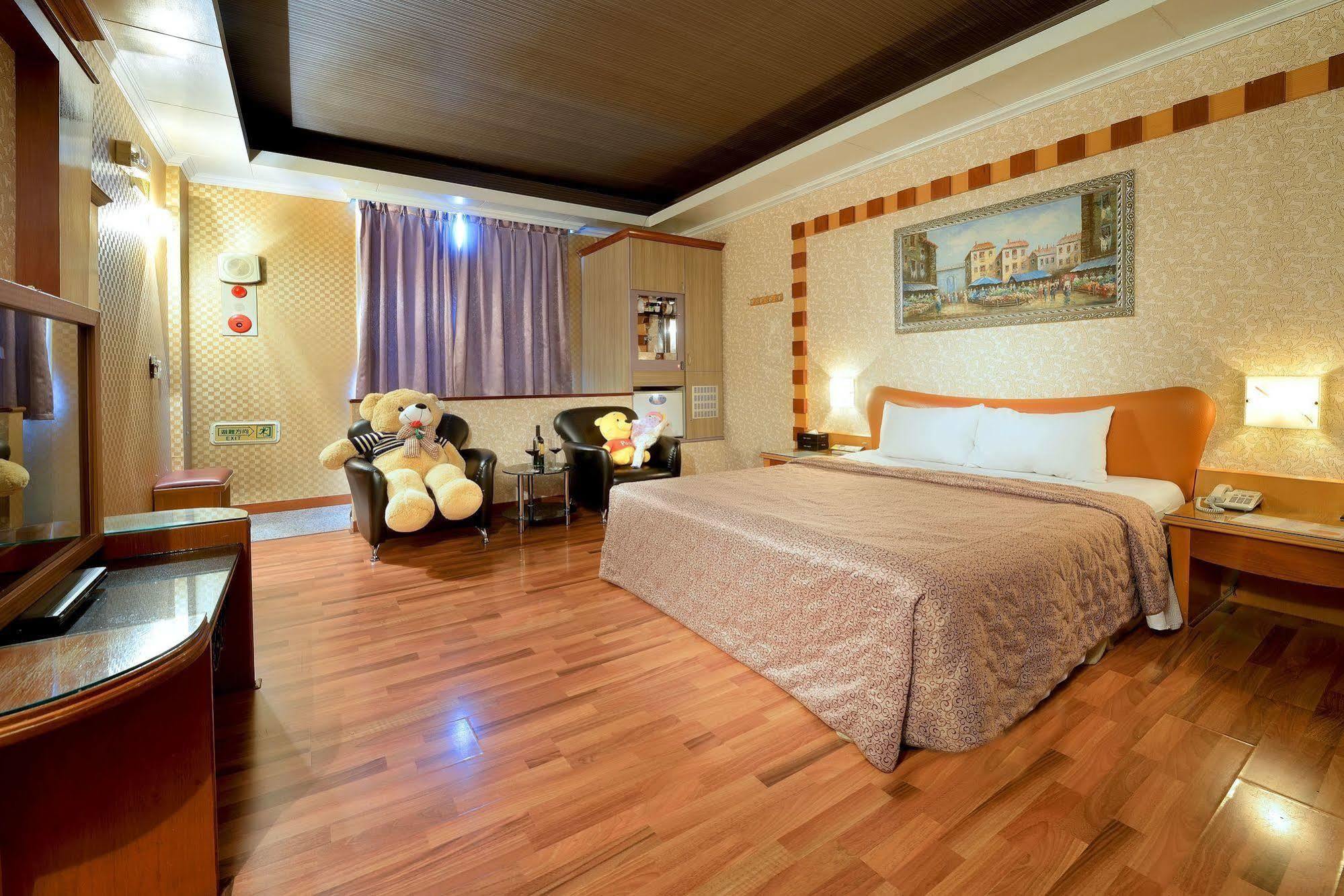 Holland Village Motel Tainan Exterior foto
